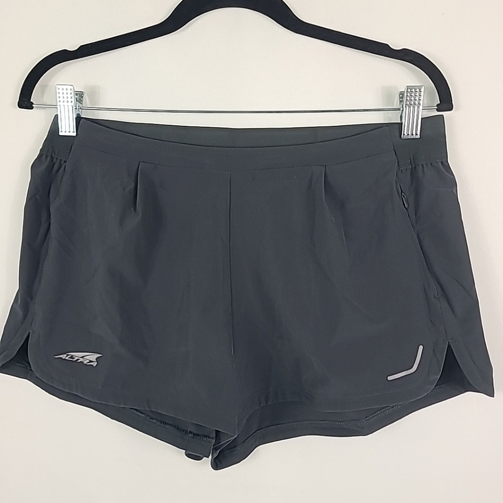 NWOT Altra Women's VANISH 2" Shorts Grey Size M